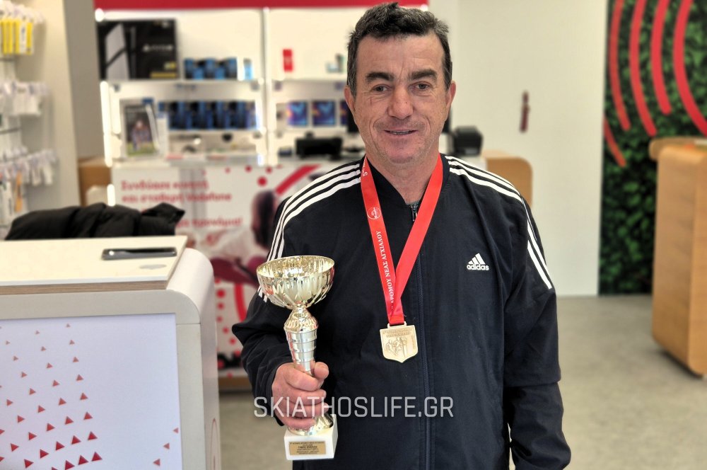 -ΑΠΟΚΛΕΙΣΤΙΚΟ - Συνεχίζει να τιμάει την Σκιάθο ...και τη ζωή ο Γιώργος Παρίσσης | Συμμετείχε στον 5ο Αγώνα Δρόμου της Νέας Αγχιάλου (φωτο από την βράβευσή του)