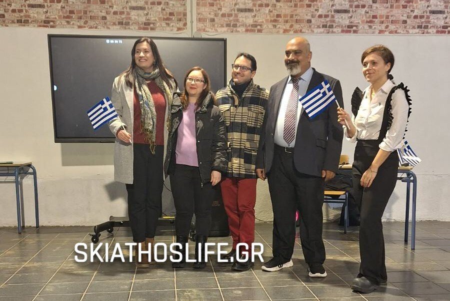 Φωτορεπορτάζ από το Εσπερινό ΕΠΑΛ Σκιάθου και τον εορτασμό της 25ης Μαρτίου