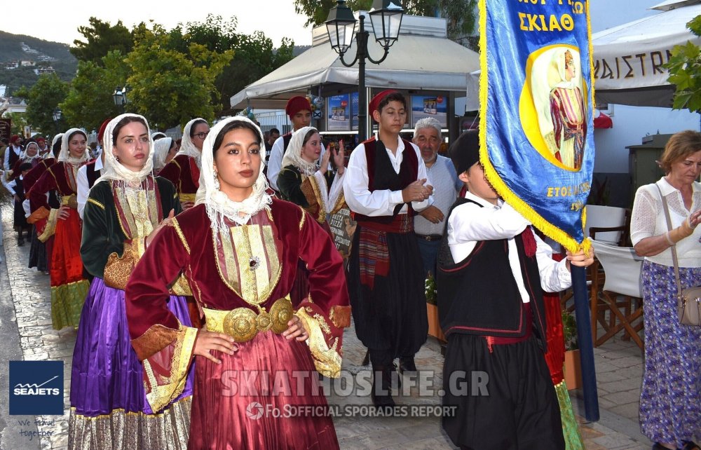 Στο Μπούρτζι οι Παραδοσιακοί Χοροί από το Σύλλογο Γυναικών Σκιάθου 