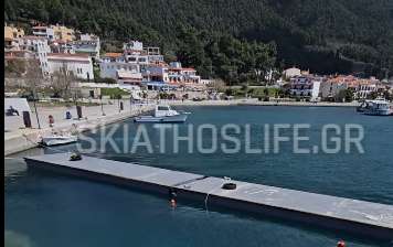 Nέα βοηθητική πλωτή εξέδρα μήκους 50 μέτρων εγκαταστάθηκε στο Νέο Κλίμα Σκοπέλου (δειτε video)