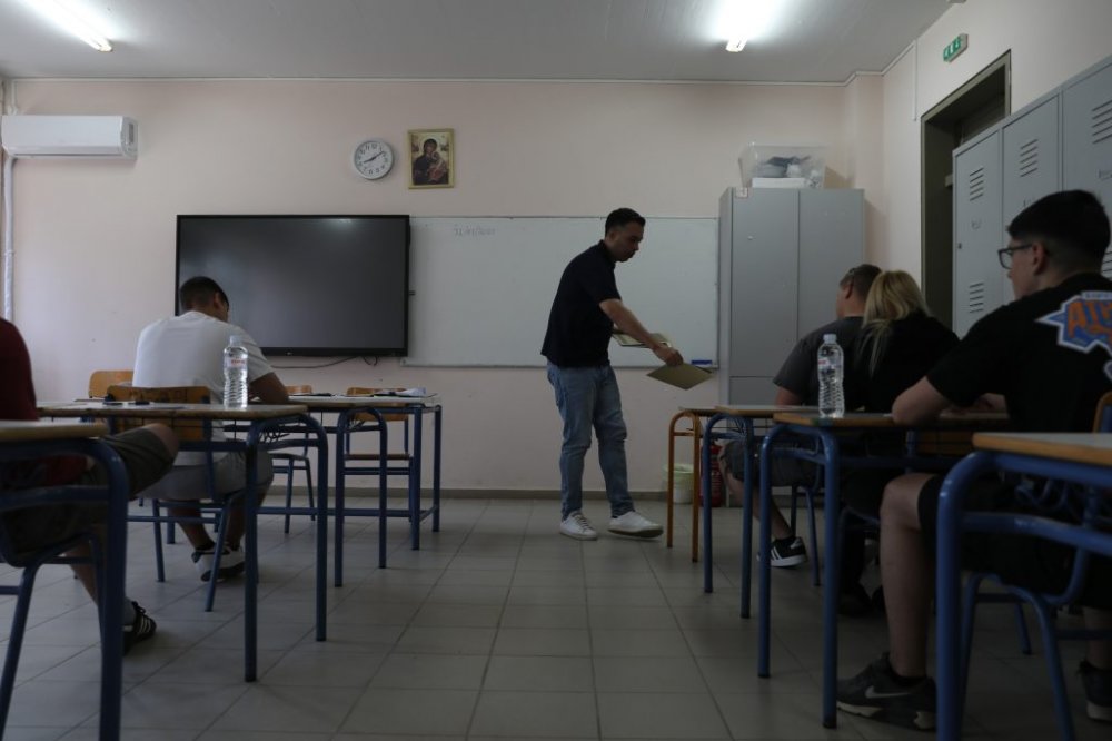 Πότε ολοκληρώνονται τα μαθήματα σε λύκεια και γυμνάσια – Το χρονοδιάγραμμα για τις εξετάσεις