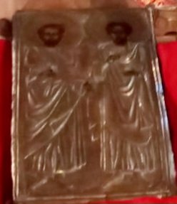 Έκλεψαν εικόνα και δερματόδετο Ιερό Ευαγγέλιο των Αγίων Αναργύρων με ασημένιο πουκάμισο. στον Κοιμητηριακό Ναό Αγίου Γεωργίου Νηλείας