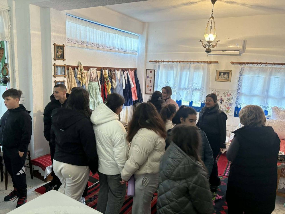 To Δημοτικό Σχολείου Ν. Κλήματος υποδέχτηκαν στο Λαογραφικό τους Μουσείο ο Σύλλογος 
