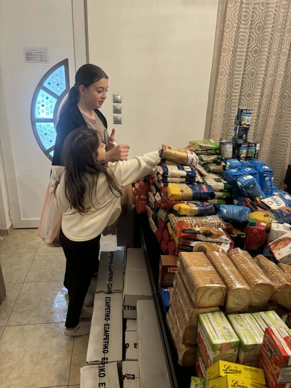 ΧΕΙΡΑ ΒΟΗΘΕΙΑΣ ΚΑΝΕΝΑΣ ΑΝΘΡΩΠΟΣ ΜΟΝΟΣ: Μια υπέροχη Πασχαλινή Δράση αγάπης και προσφοράς έφτασε στο τέλος της!