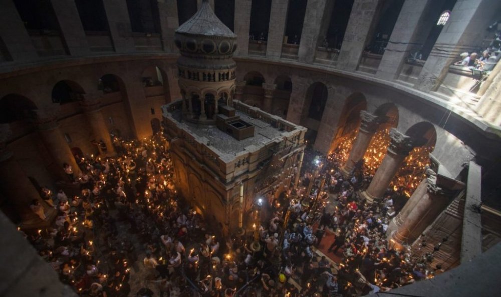 Άγιο Φως: Στα Ιεροσόλυμα το πρωί του Σαββάτου η ελληνική αποστολή, απαγορεύσεις για τους πιστούς – Τι μεταδίδει ο απεσταλμένος του ΕΡΤnews