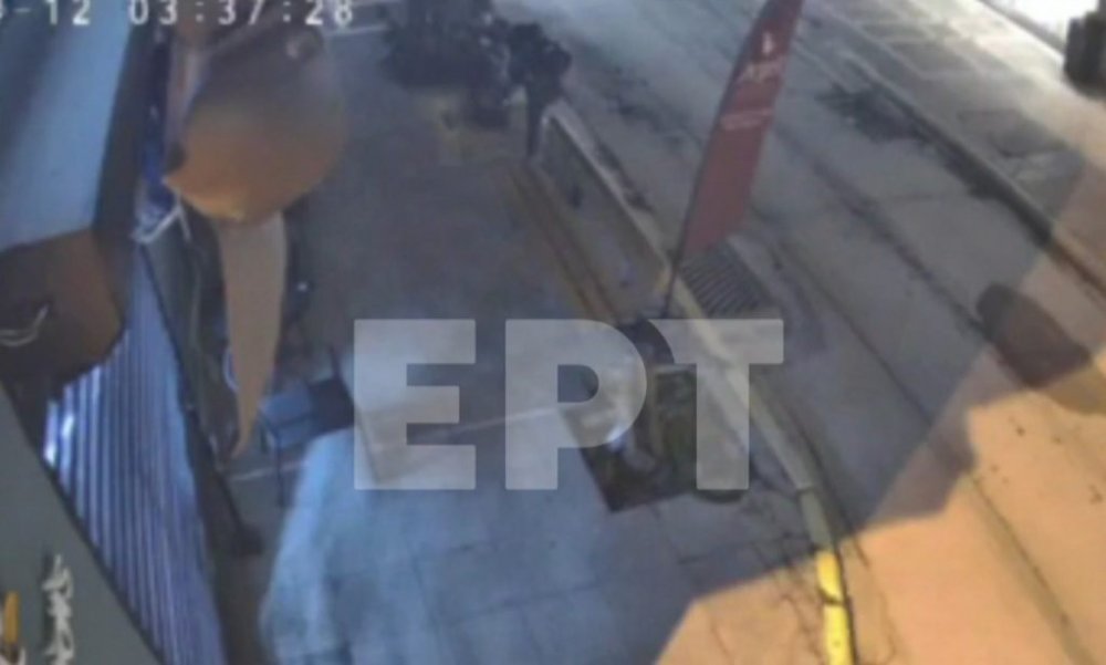 Διαρρήκτης για “κλάματα”: Έκανε απόπειρα διάρρηξης σε καφεκοπτείο στην Πολίχνη, αλλά έπεσε από ύψος 2,5 μέτρων | δείτε το video