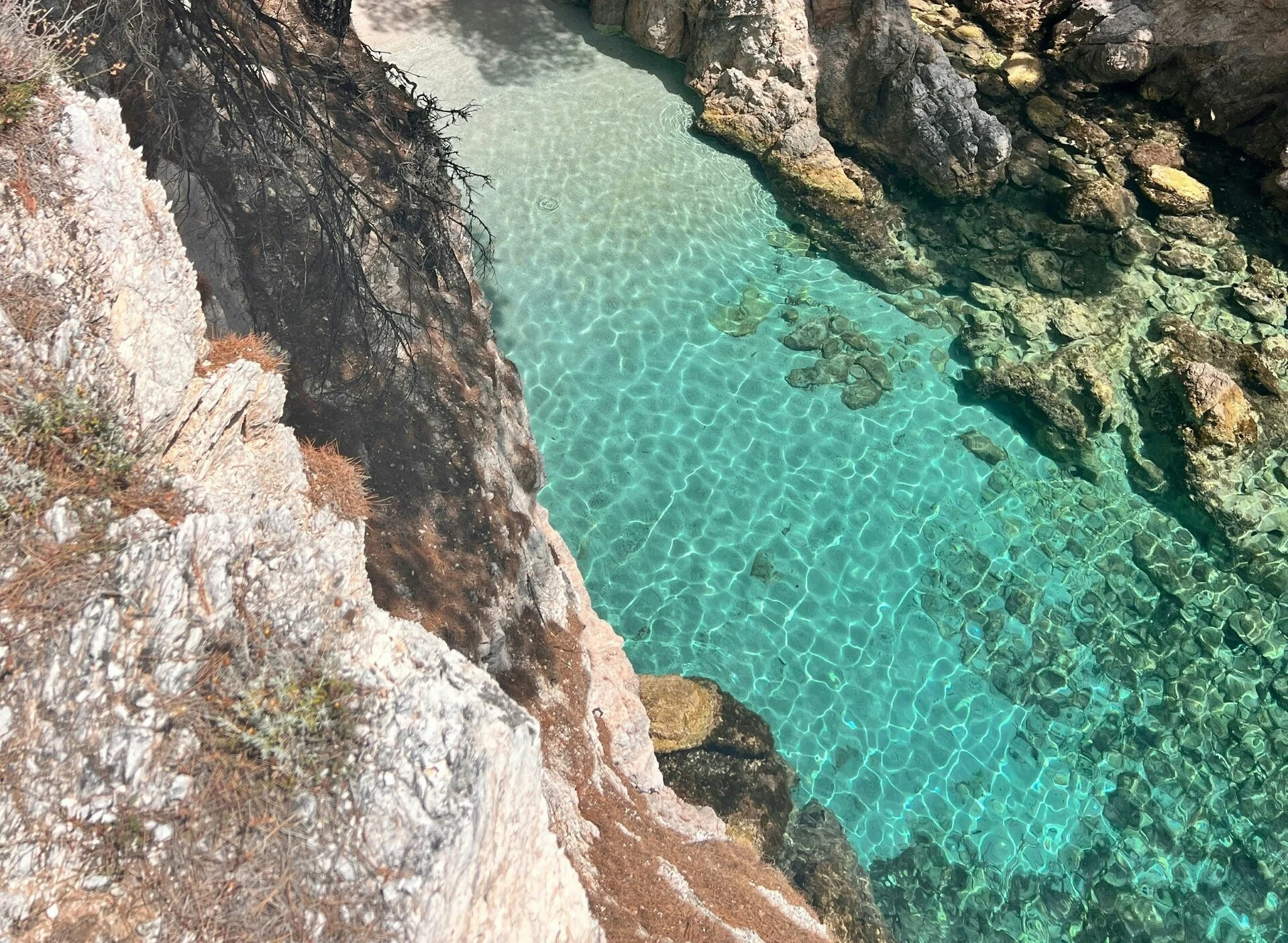 Η Σκοπέλος ανάμεσα στα δύο ελληνικά νησιά που ξεχωρίζει διεθνές blog για τα κρυστάλλινα νερά και την αυθεντικότητά τους