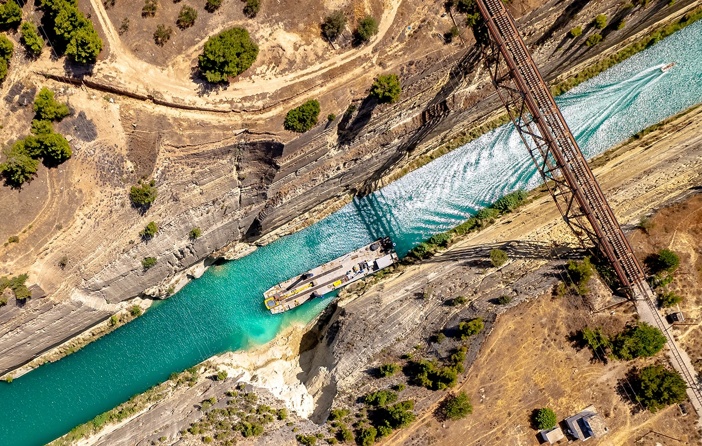 Τραγωδία στον Ισθμό της Κορίνθου – Σορός 17χρονης εντοπίστηκε να επιπλέει στο κανάλι της Διώρυγας