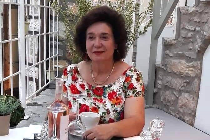 Η γιατρός κα Μανιώτου απαντάει σε Fake σχόλιο ...περί Πλατάνου