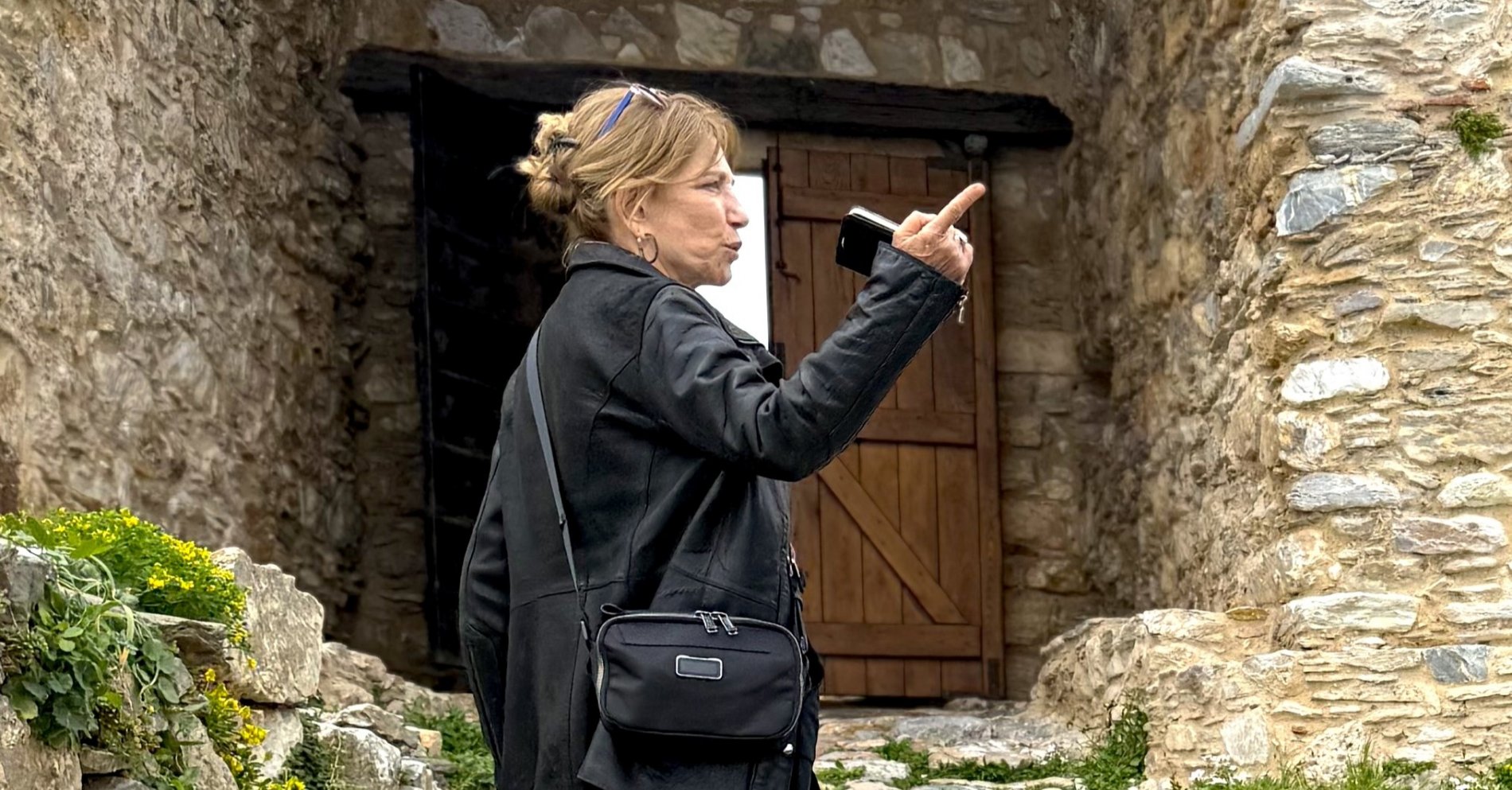 Στη Σκιάθο η σπουδαία ηθοποιός Όλια Λαζαρίδου για την προετοιμασία της παράστασης “Άνθη του Γιαλού