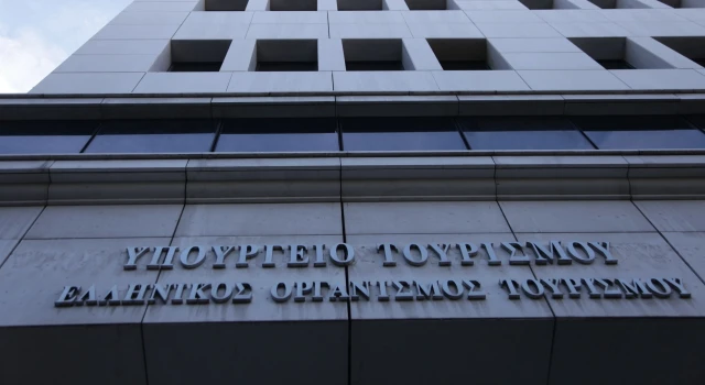 Νεκρή 51χρονη που έπεσε στο κενό από τον δεύτερο όροφο του υπουργείου Τουρισμού 