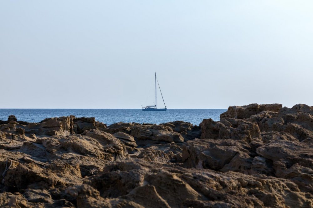 Προσάραξη ιστιοφόρου με έξι επιβαίνοντες έξω από το λιμάνι της Σκιάθου 