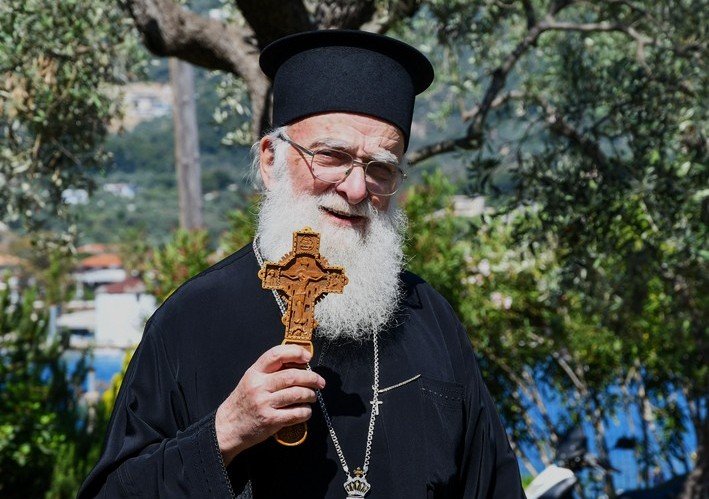 Ευχές στον παπαΓιώργη μας από το Skiathoslife.gr 