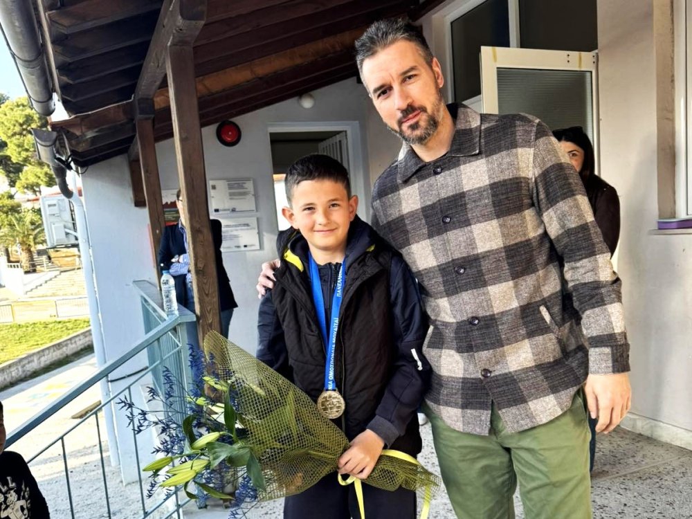 ΑΛΟΝΝΗΣΟΣ : Mε συγκίνηση και υπερηφάνια υποδέχτηκε η σχολική κοινότητα του Δημοτικού Σχολείου το Μάνο Ραφτόπουλο