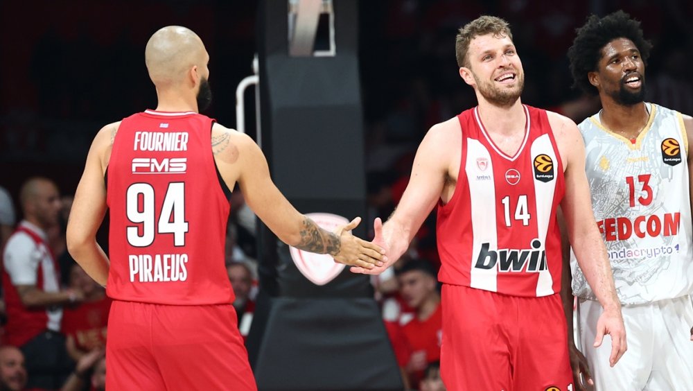 Ο Ολυμπιακός “διέλυσε” τη Μονακό μέσα σε αποθέωση και απέχει μια… ανάσα από το Final 4