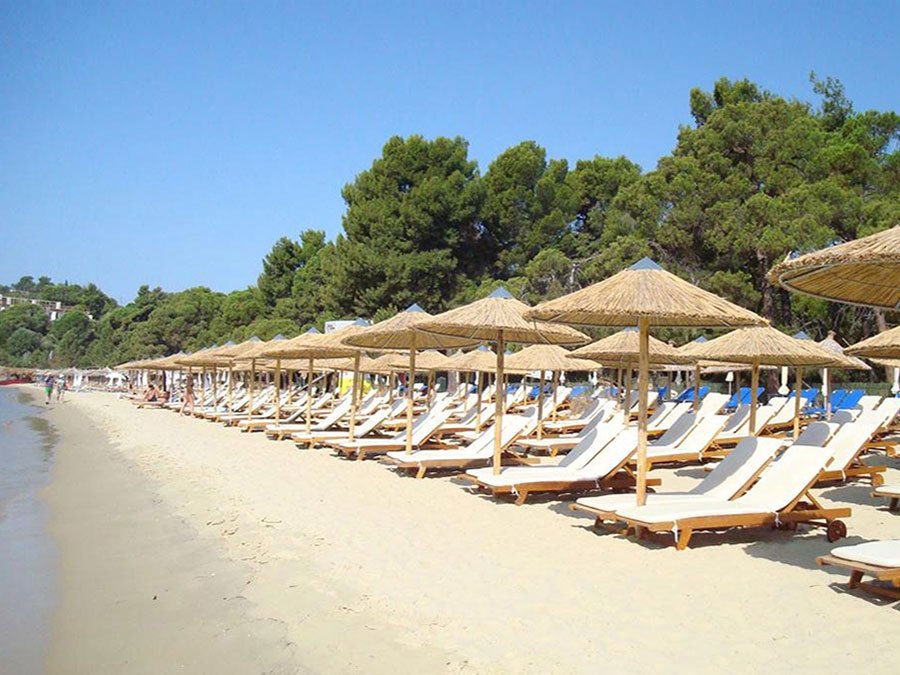 Έγκριση όρων δημοπράτησης τμημάτων αιγιαλού στις Κουκουναριές Σκιάθου για τοποθέτηση ομπρελοκαθισμάτων