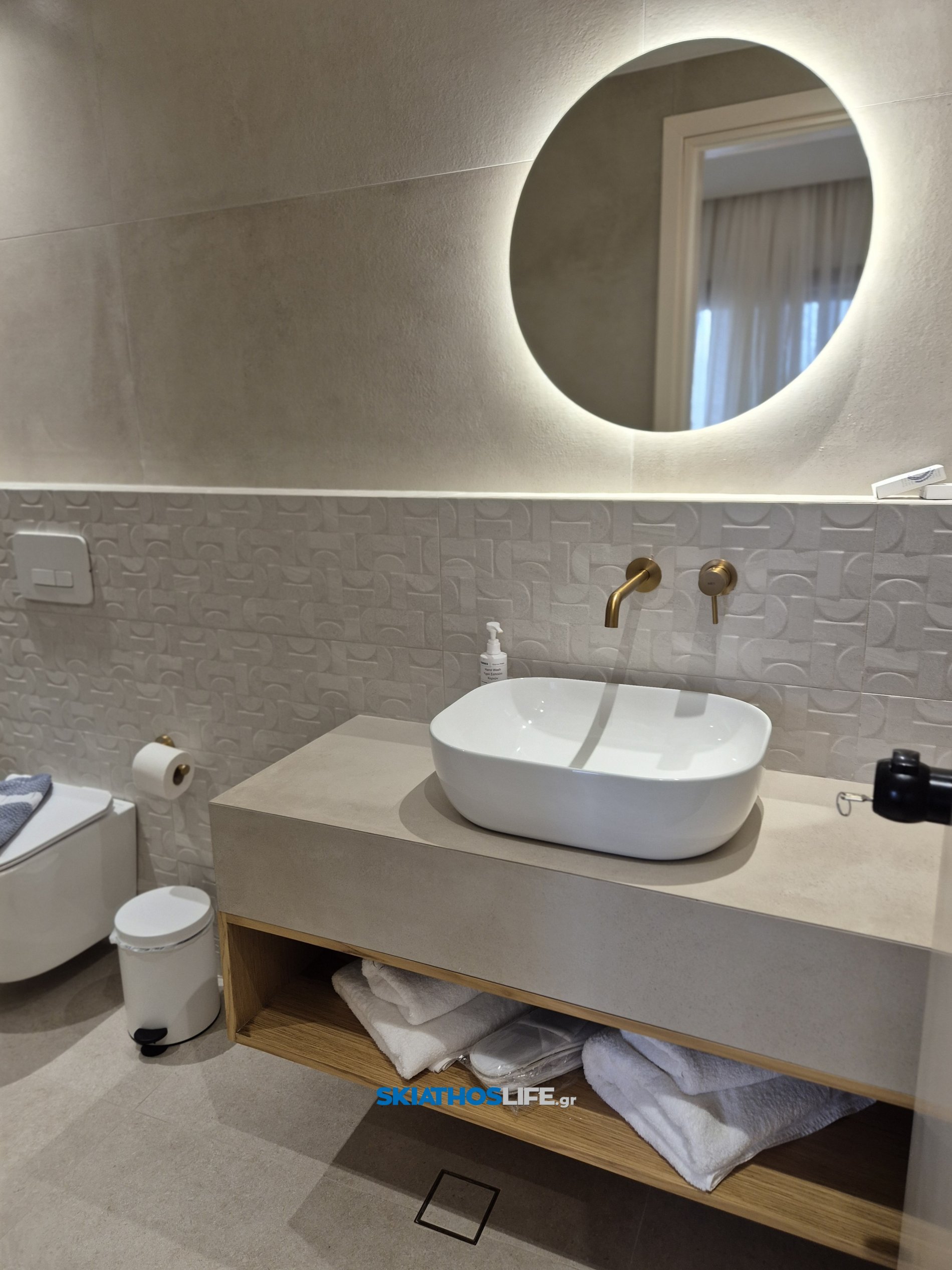 Αγιασμός - νέα αρχή για το Dome Island Skiathos και το Cay Beach Club της οικογένειας Ευσταθίου (βιντεο&φωτο)