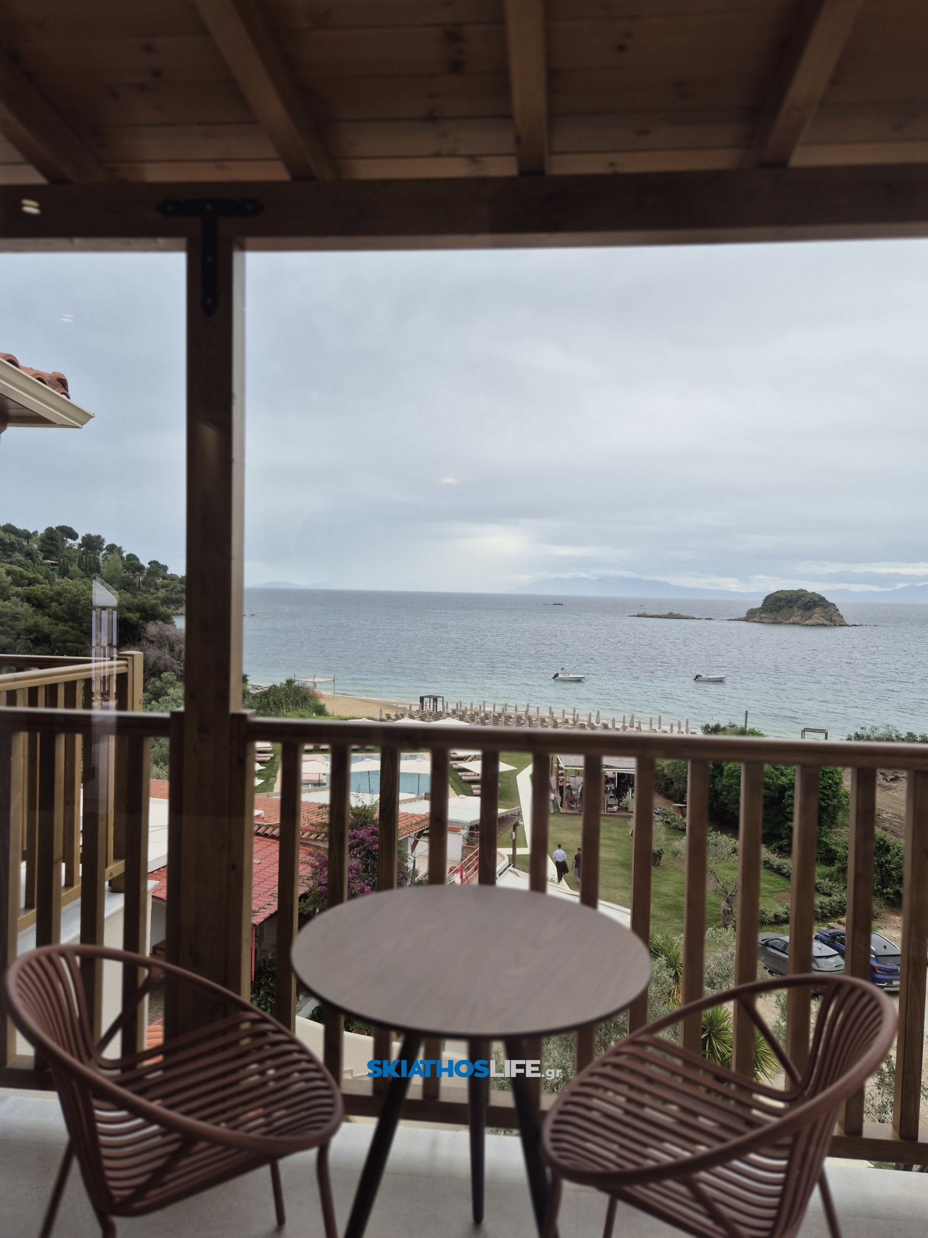 Αγιασμός - νέα αρχή για το Dome Island Skiathos και το Cay Beach Club της οικογένειας Ευσταθίου (βιντεο&φωτο)