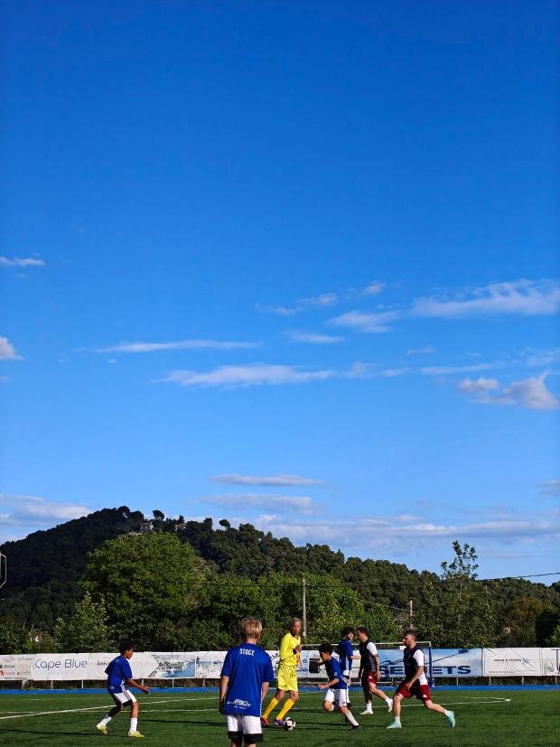 Φιλικό με τη Βελγική LEBRUN Academy είχε η ATHLETICO Skiathos Club (φωτο)