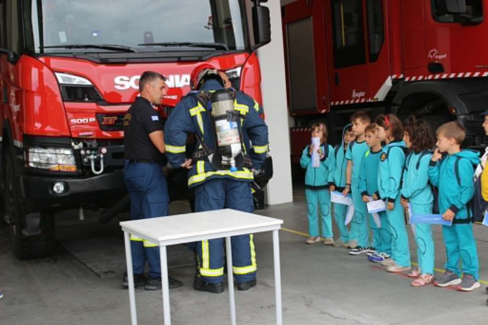 Αστέρια οι Μικροί Πυροσβέστες στο Αεροδρόμιο της Σκιάθου... (εικόνες)
