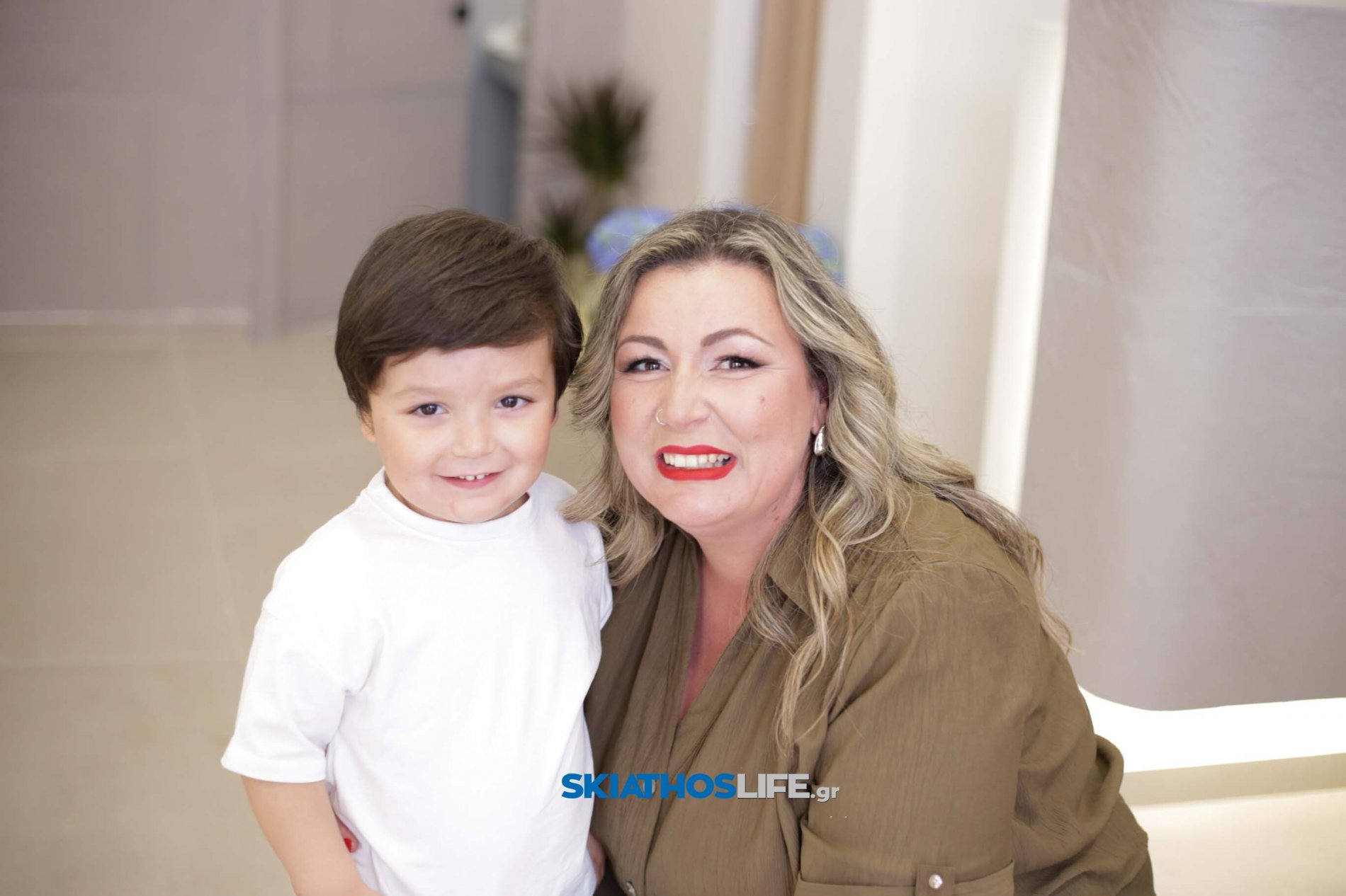 ΣΚΙΑΘΟΣ : Το The Glam House άνοιξε... και είναι υπεύθυνο για την ομορφιά σου !!!