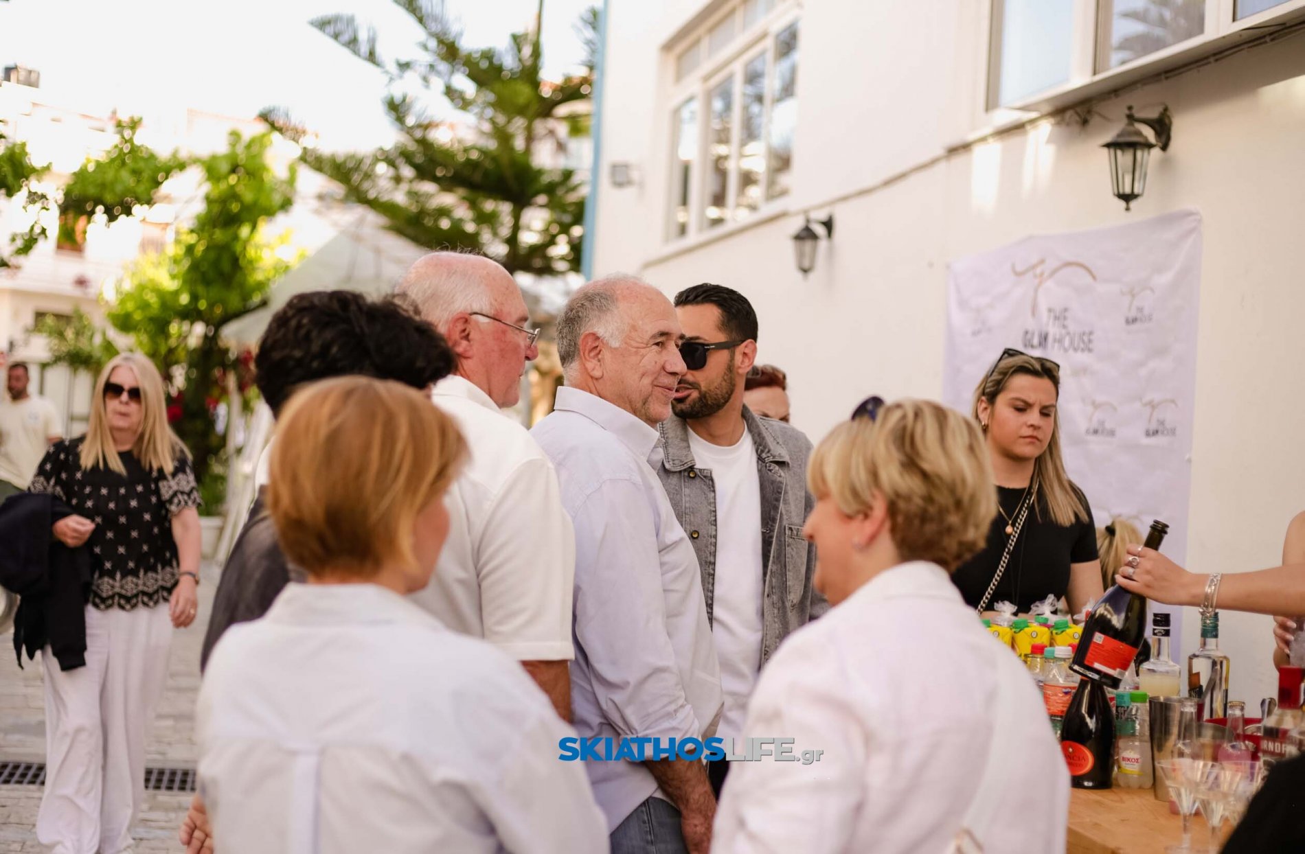 ΣΚΙΑΘΟΣ : Το The Glam House άνοιξε... και είναι υπεύθυνο για την ομορφιά σου !!!