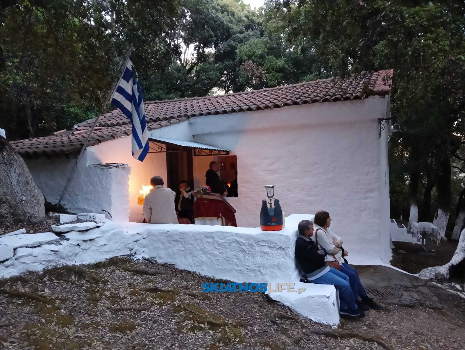 Των Κωνσταντίνου και Ελένης σήμερα 21 Μαΐου | Ο εορτασμός στη Σκιάθο και η Αγρυπνία στο εξωκλήσι (φωτο)