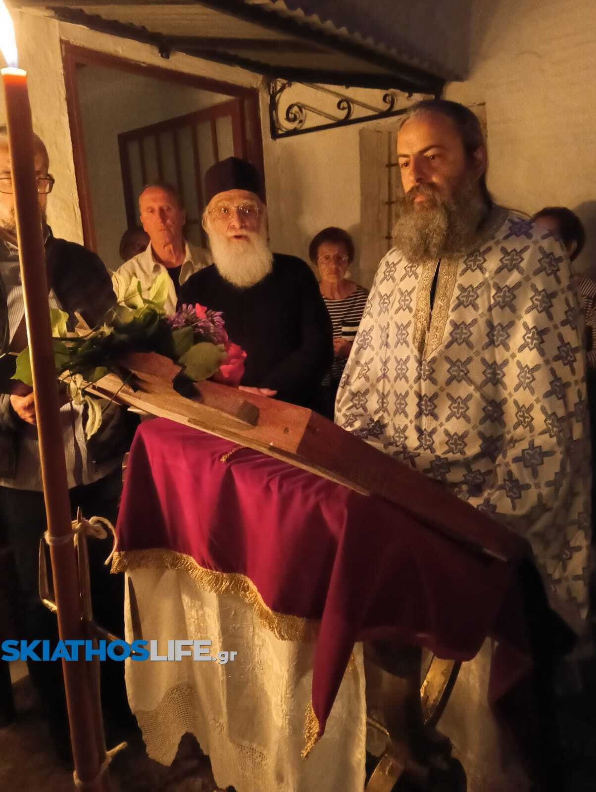 Των Κωνσταντίνου και Ελένης σήμερα 21 Μαΐου | Ο εορτασμός στη Σκιάθο και η Αγρυπνία στο εξωκλήσι (φωτο)