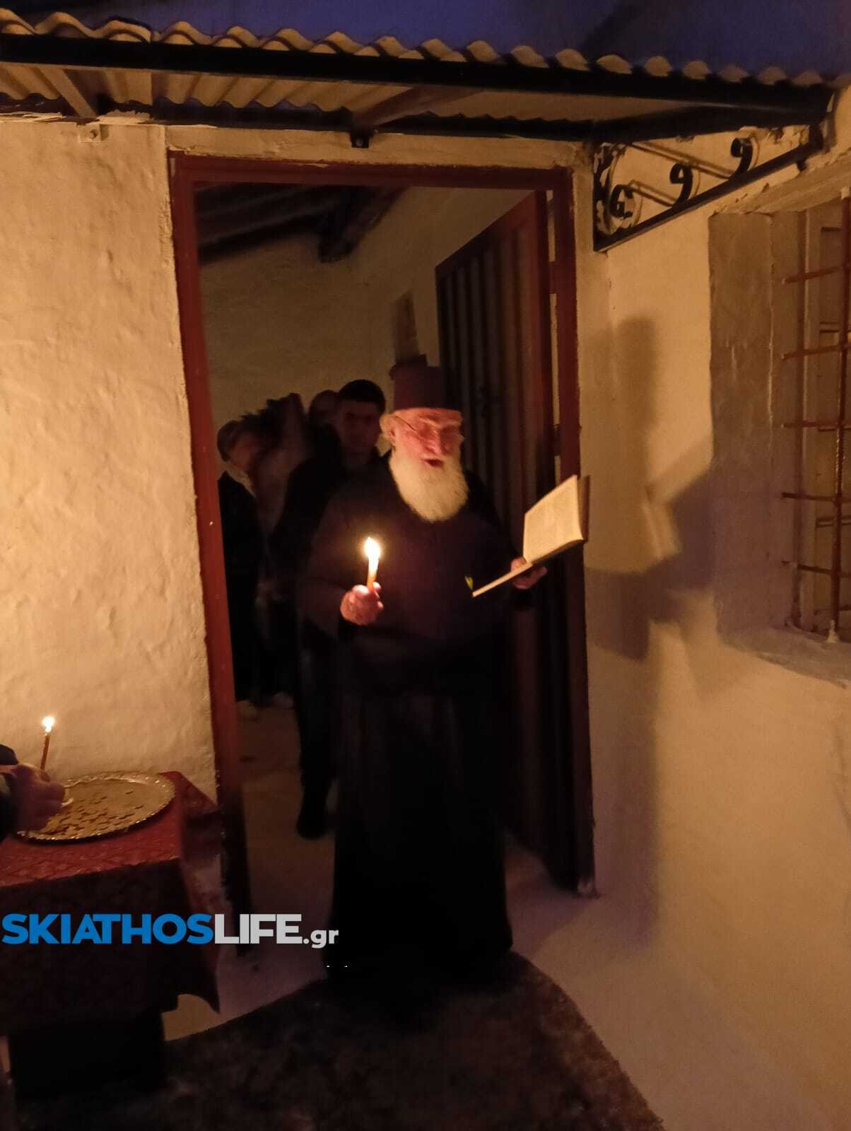Των Κωνσταντίνου και Ελένης σήμερα 21 Μαΐου | Ο εορτασμός στη Σκιάθο και η Αγρυπνία στο εξωκλήσι (φωτο)