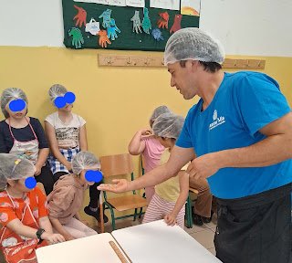 Μικροί Αρτοποιοί και Ζαχαροπλάστες εν Δράσει στο 2ο Δημοτικό Σχολείο Σκιάθου (φωτο)