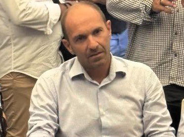 Χρηστή διοίκηση, «πράσινα άλογα» και το άτυπο «αυτοδιοίκητο» των Κουκουναριών | του Γιώργου Λάζου