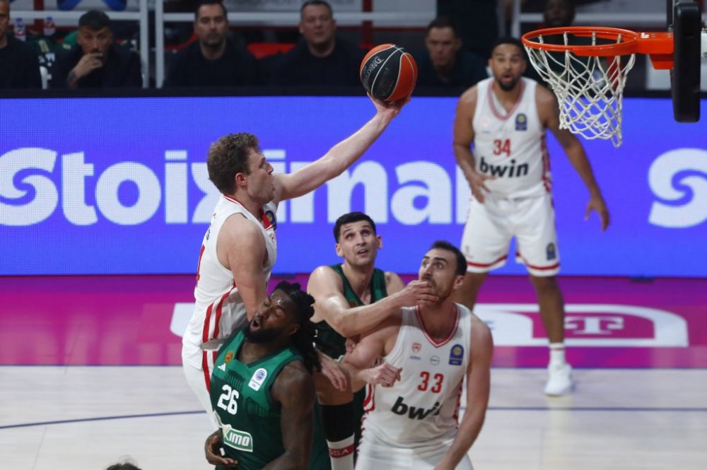 Greek Basketball League: Προβάδισμα τίτλου με 1-0 για τον Ολυμπιακό που πήρε με 82-76 το θρίλερ του ΣΕΦ επί του Παναθηναϊκού