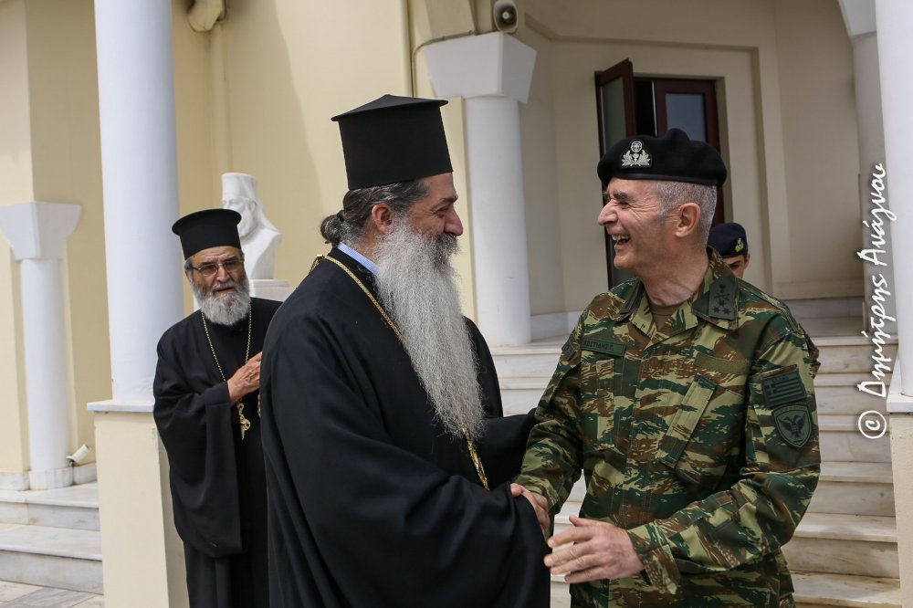 Ο Αρχηγός ΓΕΣ στην Ιερά Μητρόπολη Φθιώτιδος (φωτο)