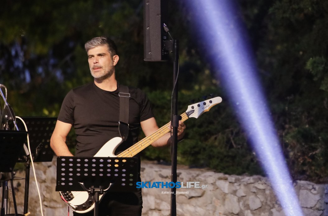 Μύρισε Καλοκαίρι στη μεγάλη Συναυλία της Φιλαρμονικής - της Χορωδίας Δήμου Σκιάθου και του Συνόλου Λαϊκής Μουσικής