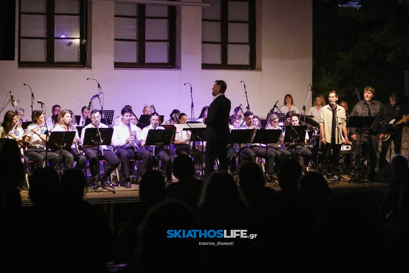 Μύρισε Καλοκαίρι στη μεγάλη Συναυλία της Φιλαρμονικής - της Χορωδίας Δήμου Σκιάθου και του Συνόλου Λαϊκής Μουσικής