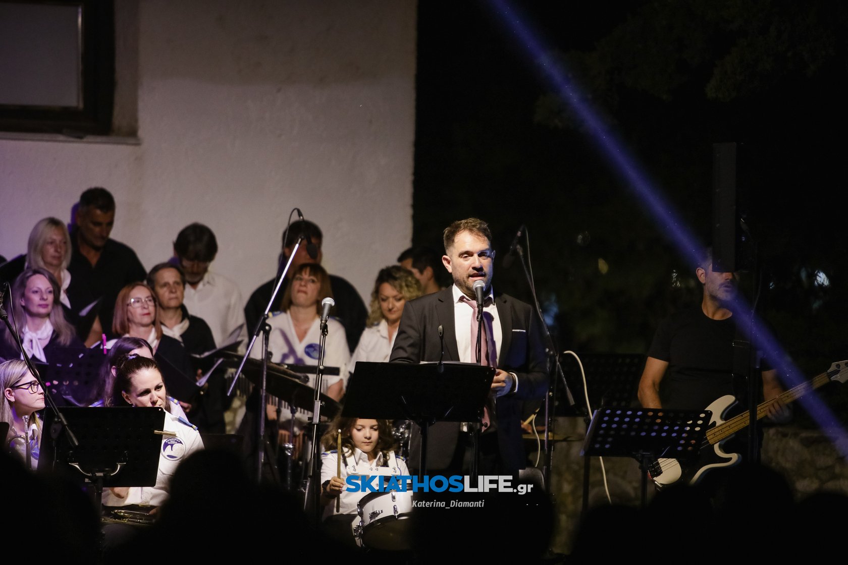 Μύρισε Καλοκαίρι στη μεγάλη Συναυλία της Φιλαρμονικής - της Χορωδίας Δήμου Σκιάθου και του Συνόλου Λαϊκής Μουσικής