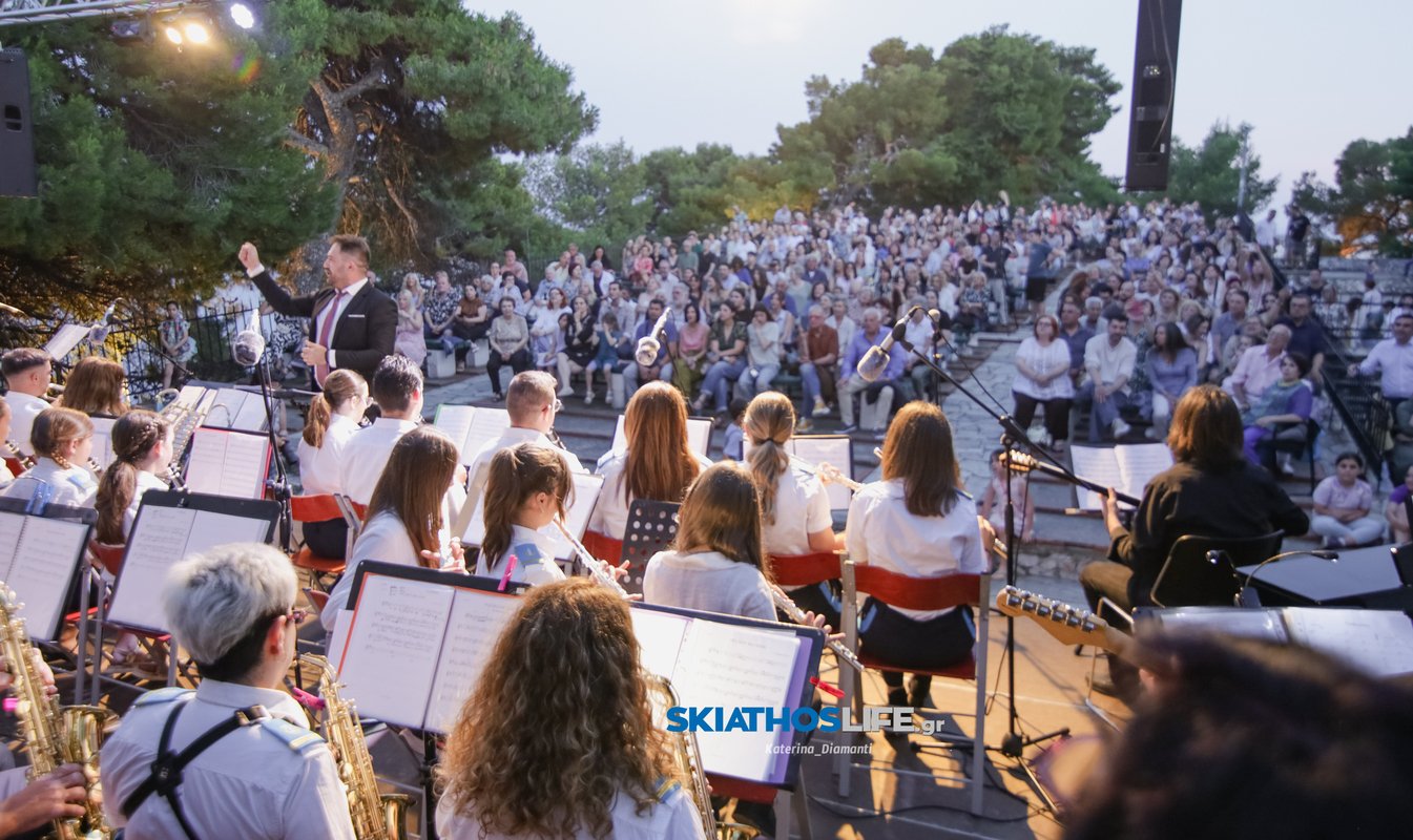 Μύρισε Καλοκαίρι στη μεγάλη Συναυλία της Φιλαρμονικής - της Χορωδίας Δήμου Σκιάθου και του Συνόλου Λαϊκής Μουσικής