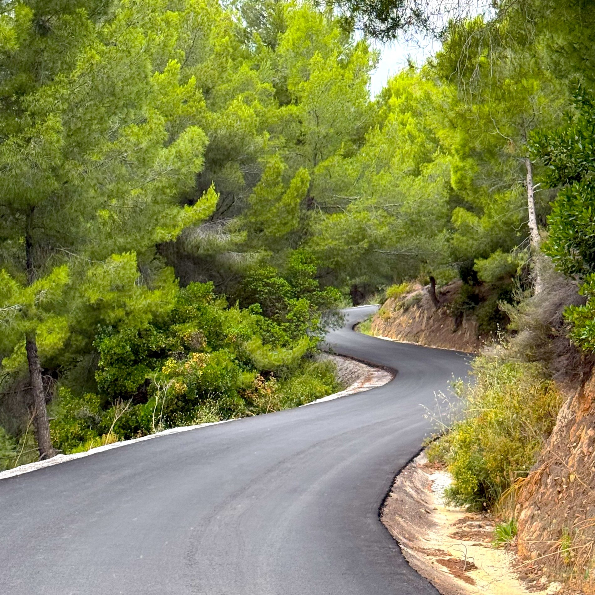 Ολοκληρώθηκαν τα έργα ασφαλτόστρωσης στις περιοχές Πλατανιάς, Κοκκινόγια, και Καναπίτσα (φωτο)