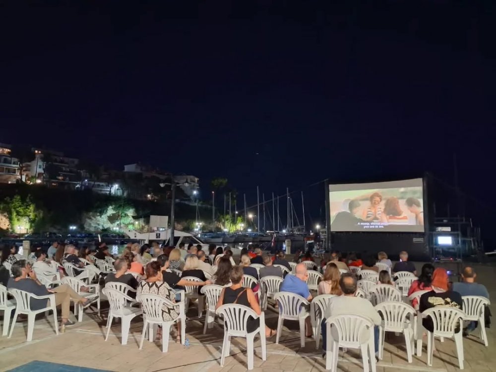 Η Αλόννησος φόρεσε τα κινηματογραφικά της χρώματα! (φωτο)