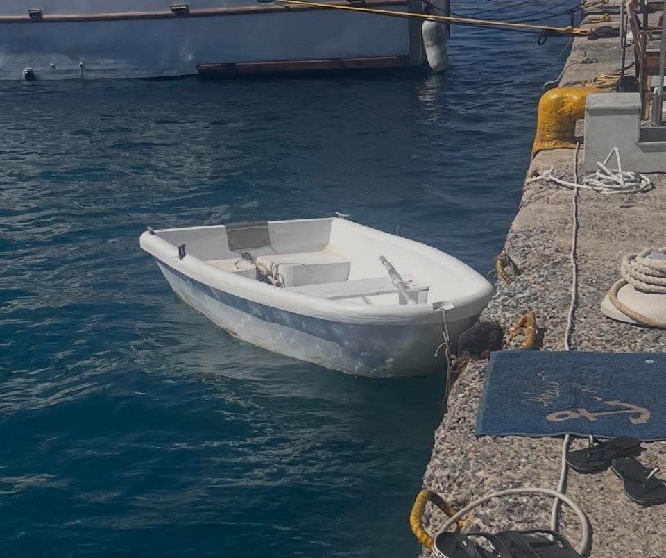 ΣΚΙΑΘΟΣ : Βρέθηκε το βαρκάκι στο λιμάνι και αναζητείται ο ιδιοκτήτης του