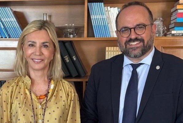 Η Ζ. Μακρή με τον νέο γενικό γραμματέα ναυτιλίας και λιμένων