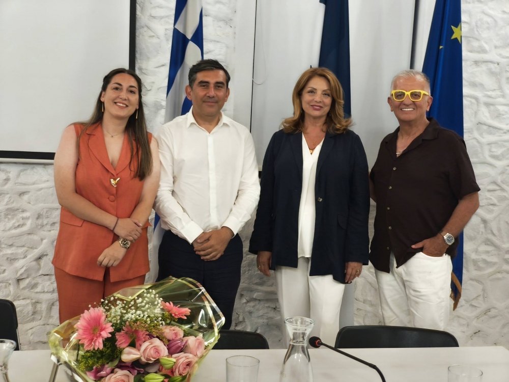 ΑΝΤΖΕΛΑ ΓΚΕΡΕΚΟΥ : 