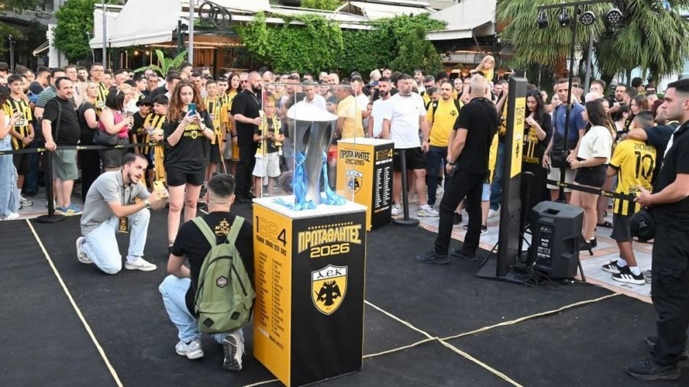 Κιτρινόμαυρη γιορτή στη Λαμία για την «κούπα» της πρωταθλήτριας ΑΕΚ | Από τη Δευτέρα ταξιδεύει στις Β. Σποράδες - Δείτε το πρόγραμμα