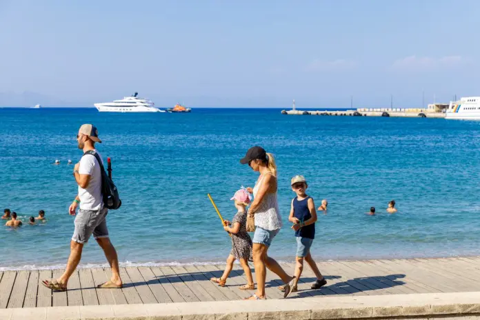 Βρετανικό ΥΠΕΞ: Νέα ταξιδιωτική σύσταση για την Ελλάδα – “Υψηλός κίνδυνος πυρκαγιών έως τον Οκτώβριο”