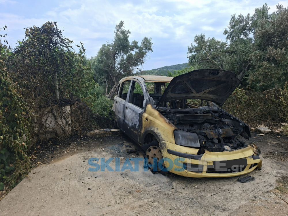 Ολοσχερώς καταστράφηκε όχημα από πυρκαγιά στον Ξάνεμο Σκιάθου