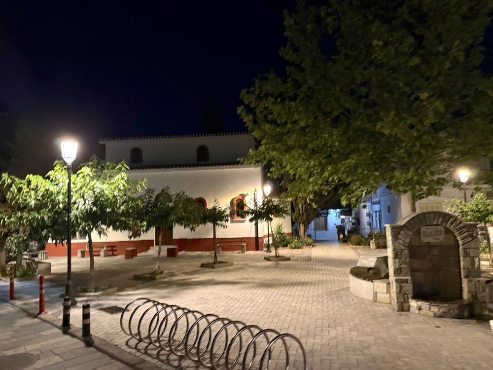 Παρεμβάσεις του Δήμου Σκιάθου με αντικατάσταση φωτιστικών ιστών σε τρεις περιοχές (φωτο)