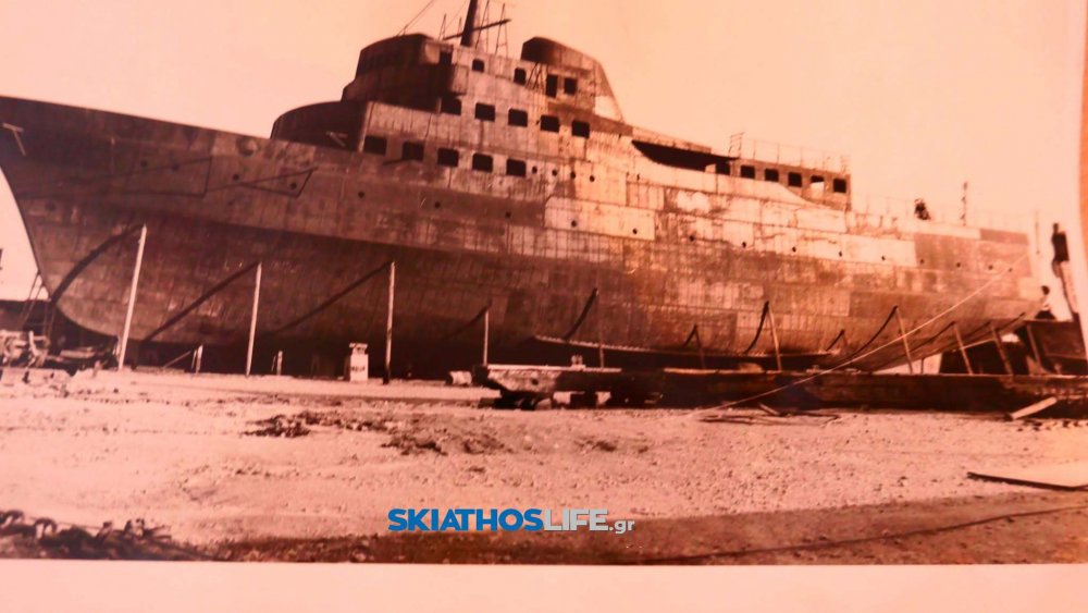 Άγνωστες φωτογραφίες από μια ιστορική στιγμή της ελληνικής ακτοπλοΐας | Από το 