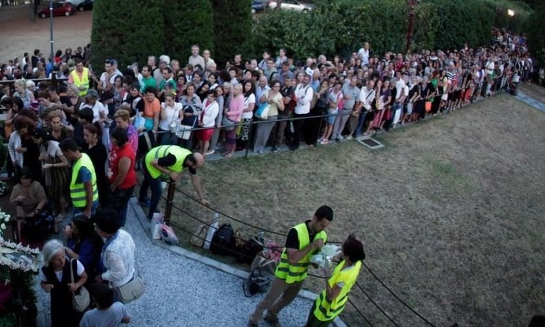 Πλήθος πιστών στη Σουρωτή για το μνημόσυνο του Αγίου Παΐσιου