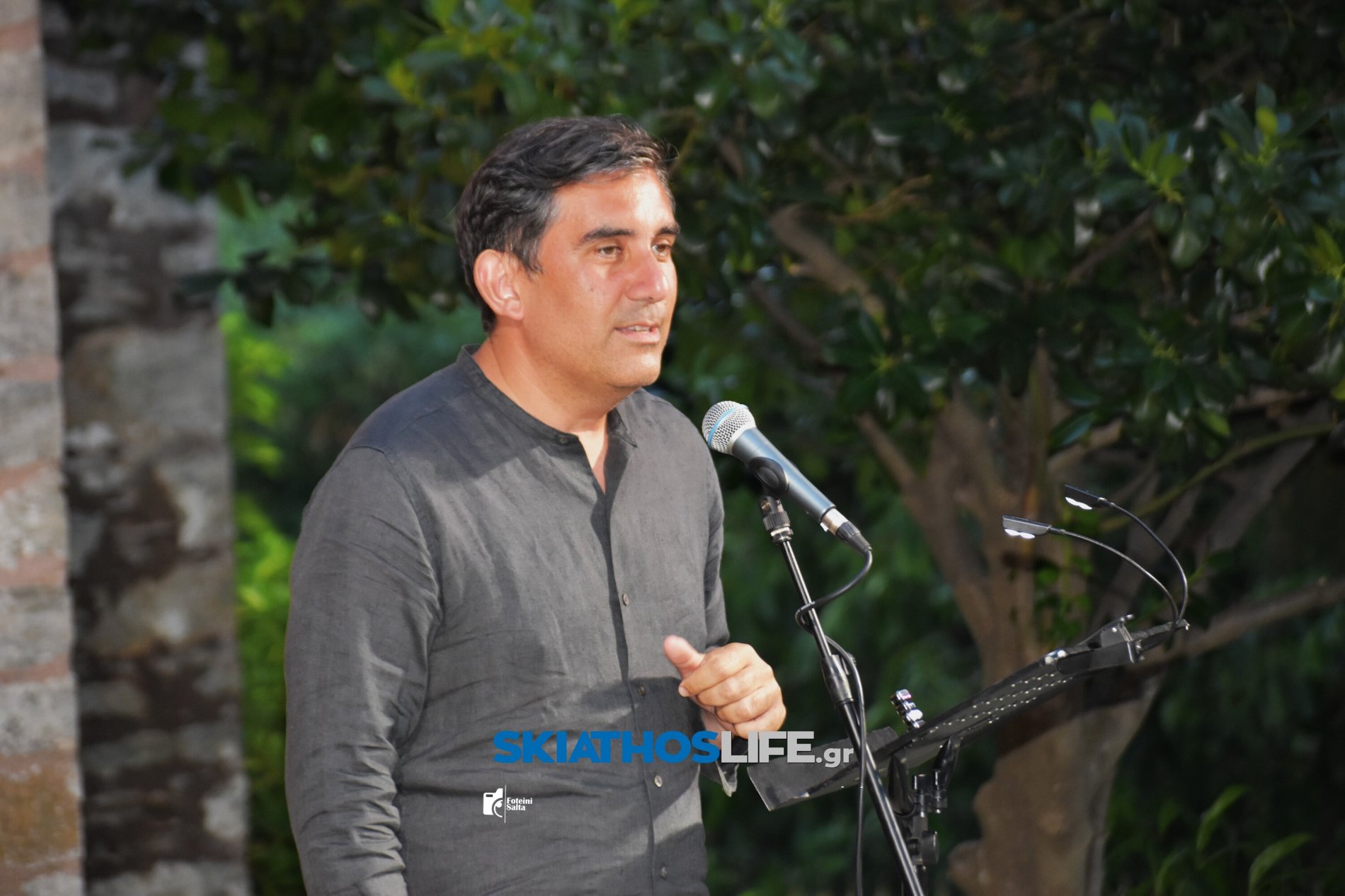 Στη μυσταγωγία του Μάνου Χατζιδάκι ταξίδεψε η Σκιάθος (φωτο-video)
