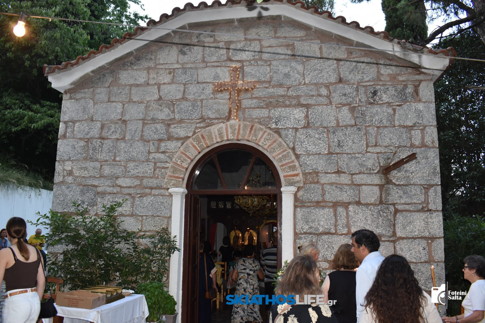 Πλήθος πιστών στην Ιερά Αγρυπνία του Προφήτη Ηλία στο ομώνυμο εξωκλήσι της Σκιάθου (video&photo)